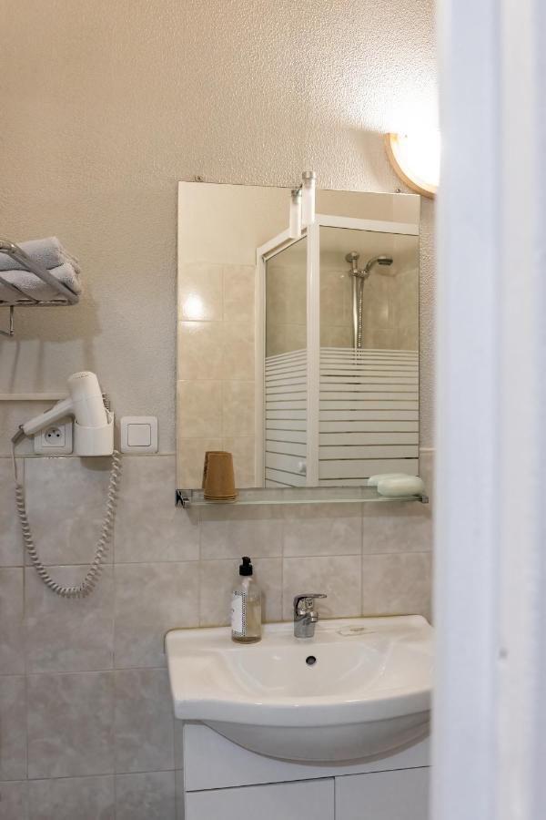 Hotel De La Gare Latresne Dış mekan fotoğraf